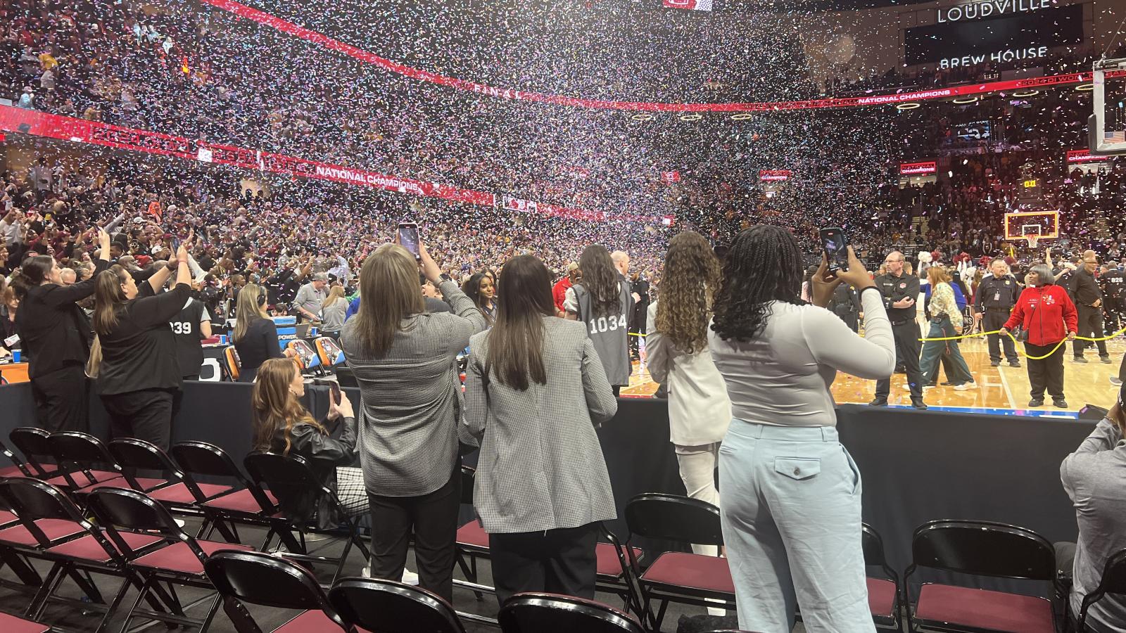 Students standing up courtside women's final four
